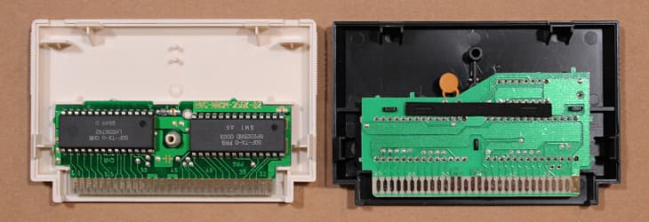 Put the Famicom game board back into the case